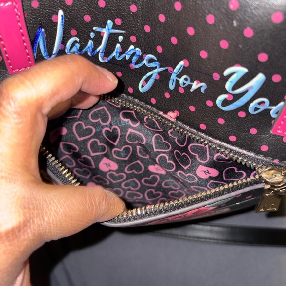 Elegant Black and Pink Women's Handbag - Picture 7 of 10